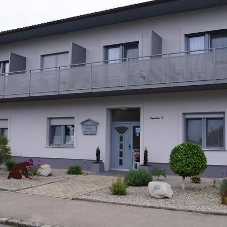 Gaestehaus Gisch Sandra Podersdorf am See Eksteriør billede