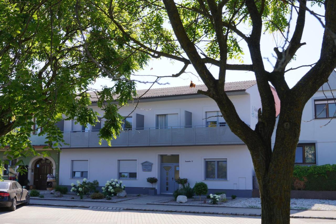 Gaestehaus Gisch Sandra Podersdorf am See Eksteriør billede